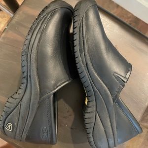 KEEN - NEW - Cush Black Leather Clog Work Shoe